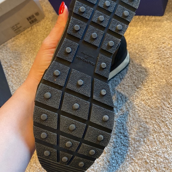 In great condition all black Balenciaga size 38 sneaker - Picture 3 of 3
